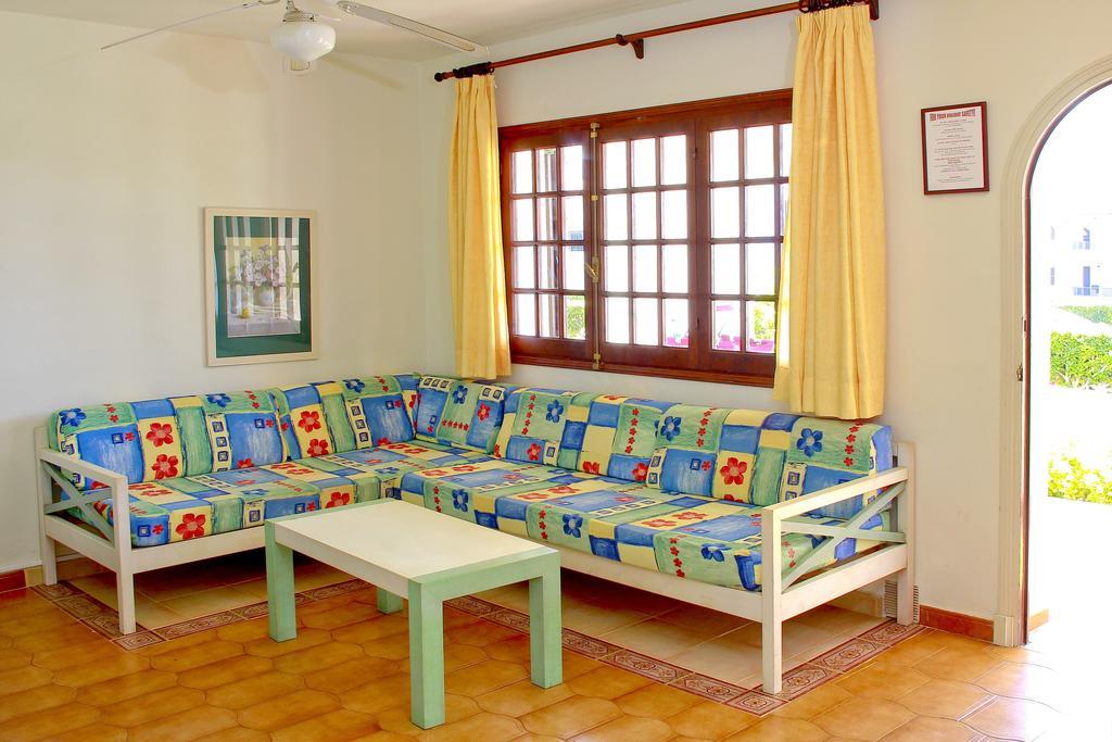 Apartamentos Son Bou Gardens Ruang foto