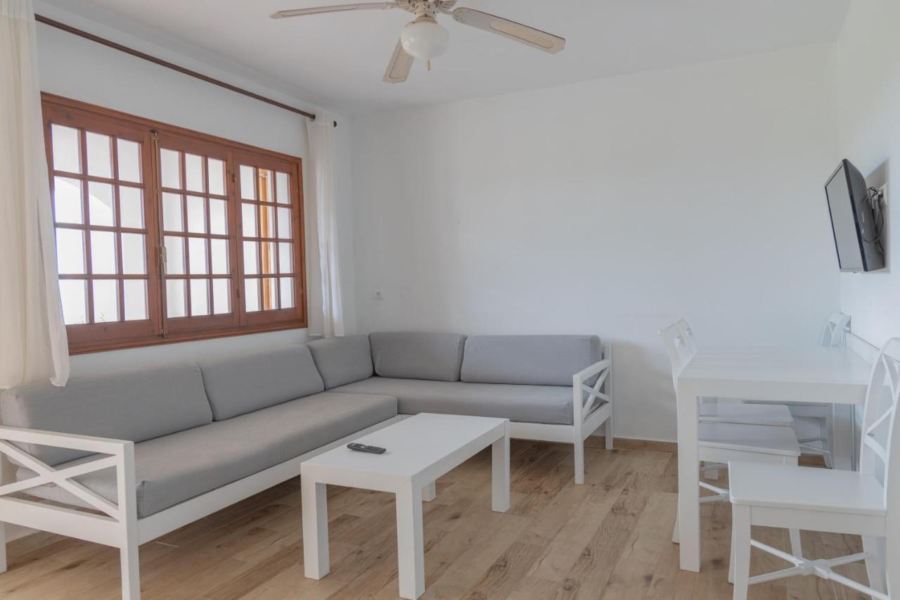 Apartamentos Son Bou Gardens Bagian luar foto