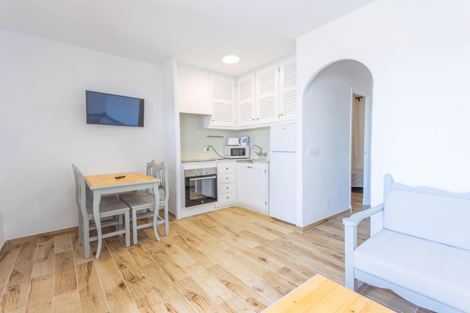 Apartamentos Son Bou Gardens Bagian luar foto