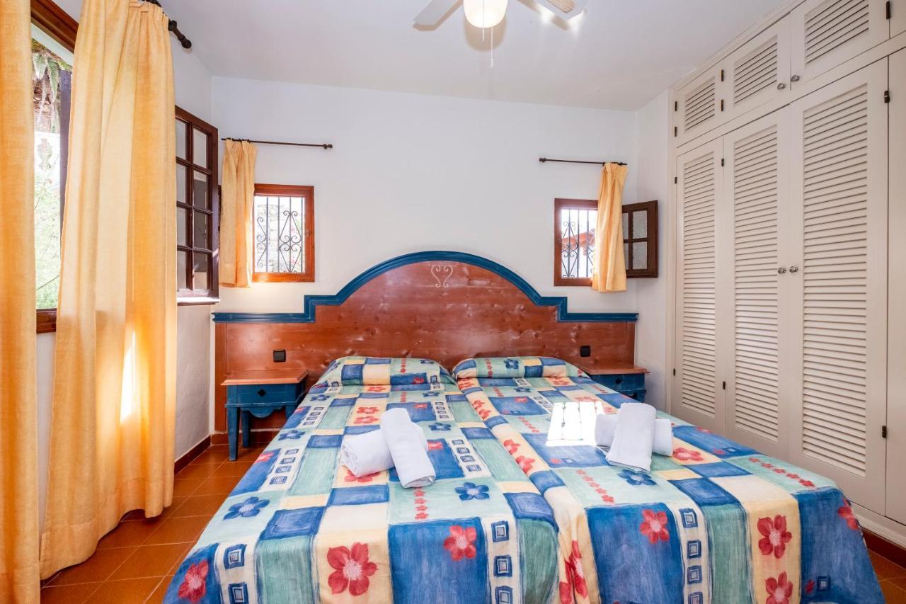 Apartamentos Son Bou Gardens Bagian luar foto